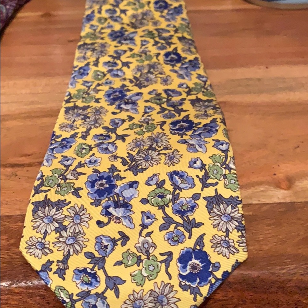 Nina Ricci tie